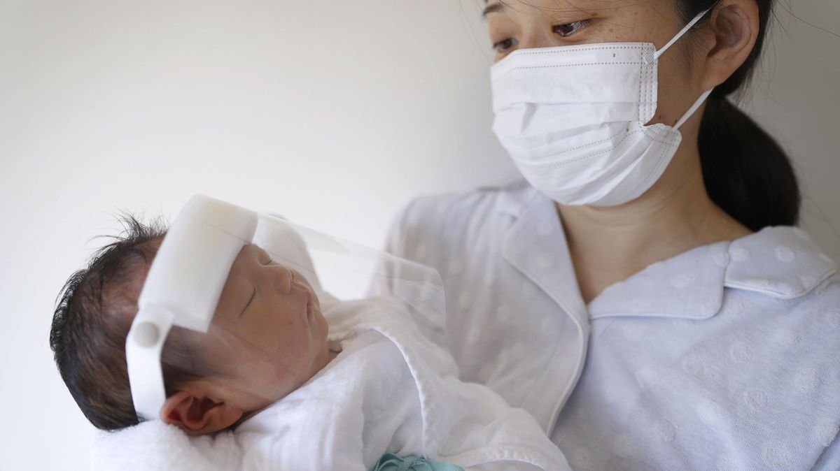 Umělou inteligencí proti nízké porodnosti. Japonsko vsadí na chytré seznamky